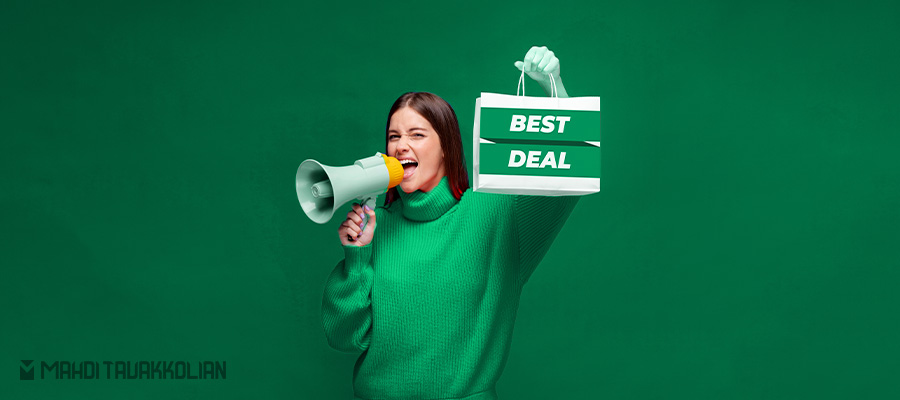خانمی از تیم مهدی توکلیان در حال اجرای کمپین فروش و دادن بهترین پیشنهاد به مخاطب