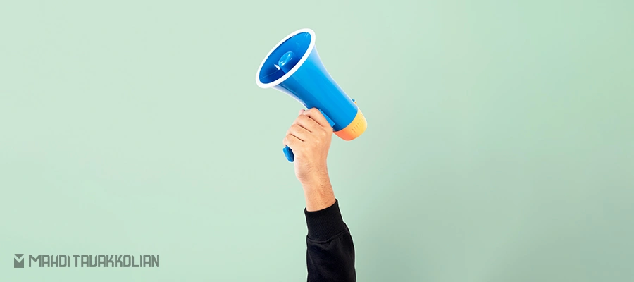 بلندگویی برای اینکه توضیح دهد کمپین فروش چیست